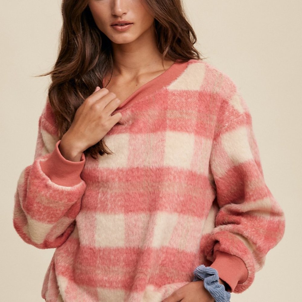 NWT - Listicle - Furry Plaid Crew Neck Sweat Top - Size Small